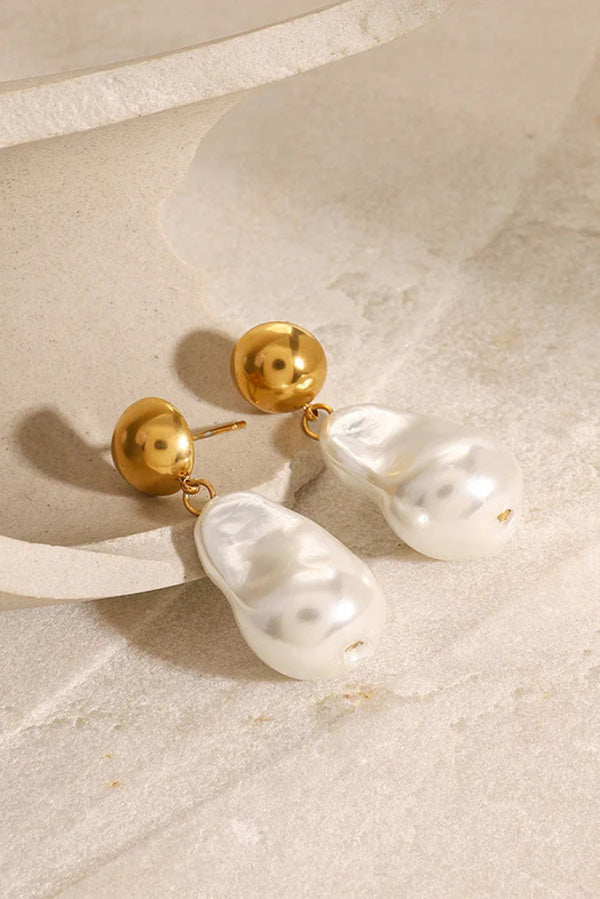 Elegant and Luxurious Pearl Earrings