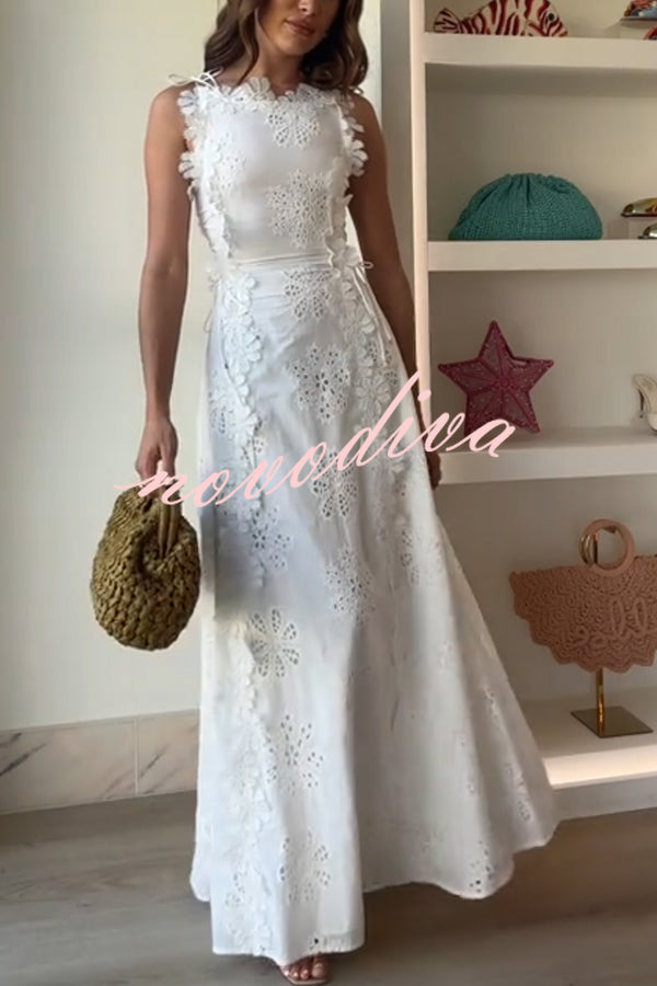 Mairi Embroidery Hollow Fabric Delicate Flower Trim Side Lace-up Maxi Dress