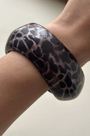Fashionable Curved Resin Wide Bracelet