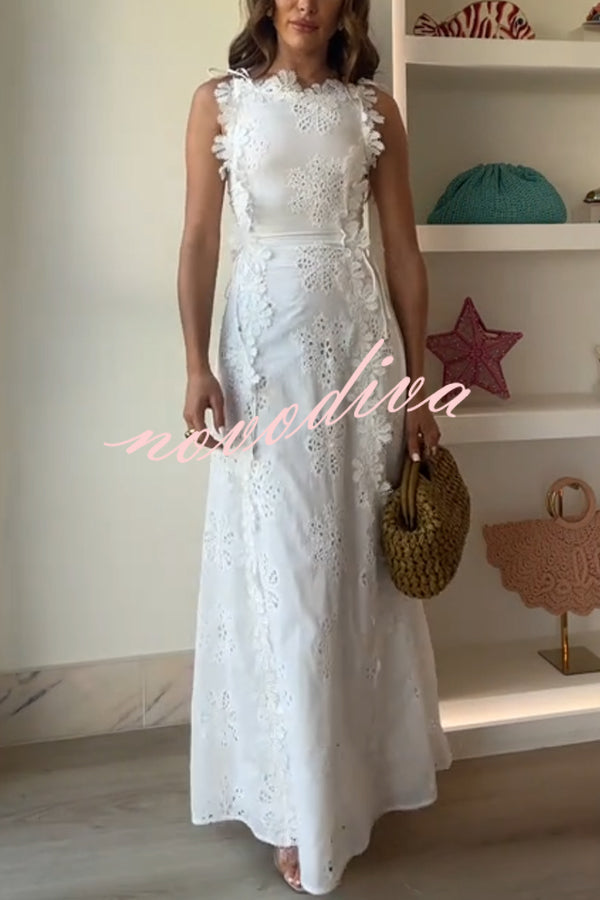 Mairi Embroidery Hollow Fabric Delicate Flower Trim Side Lace-up Maxi Dress