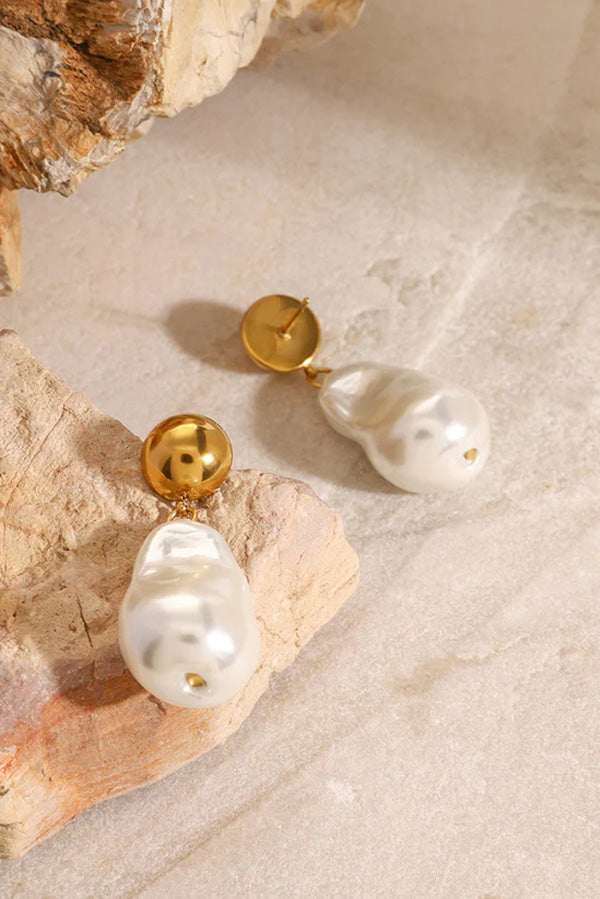 Elegant and Luxurious Pearl Earrings