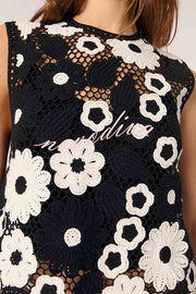 Fashionable Embroidered Hollow Crochet Sleeveless Round Neck Knitted Vest