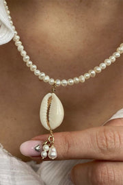 Elegant Pearl Shell Necklace