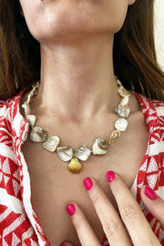 Exaggerated Irregular Shell Collarbone Necklace