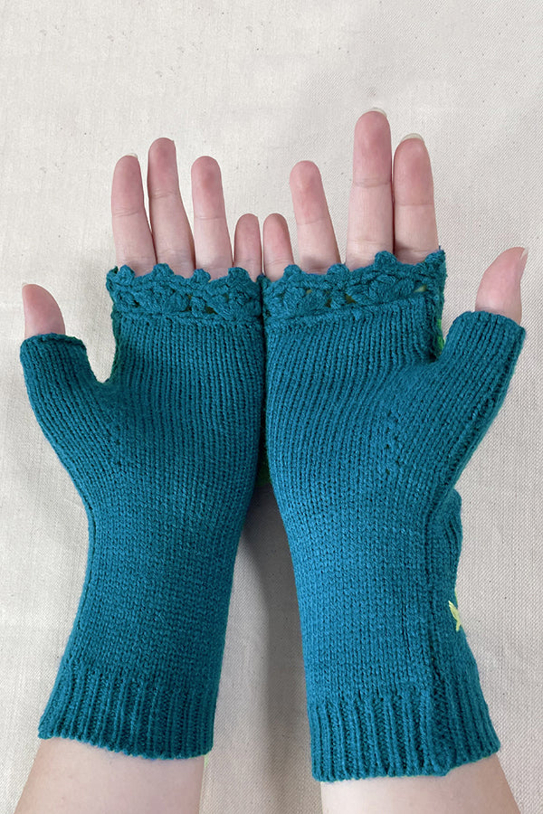 Plant Fox Embroidery Warm Knitted Gloves